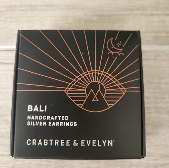 Crabtree Evelyn Bali Handcrafted‎ Silver Earrings - Picture 4 of 5